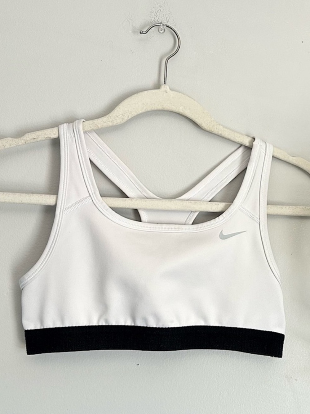 Nike White and Black Dri-FIT Sports Bra workout trending Pilates size medium